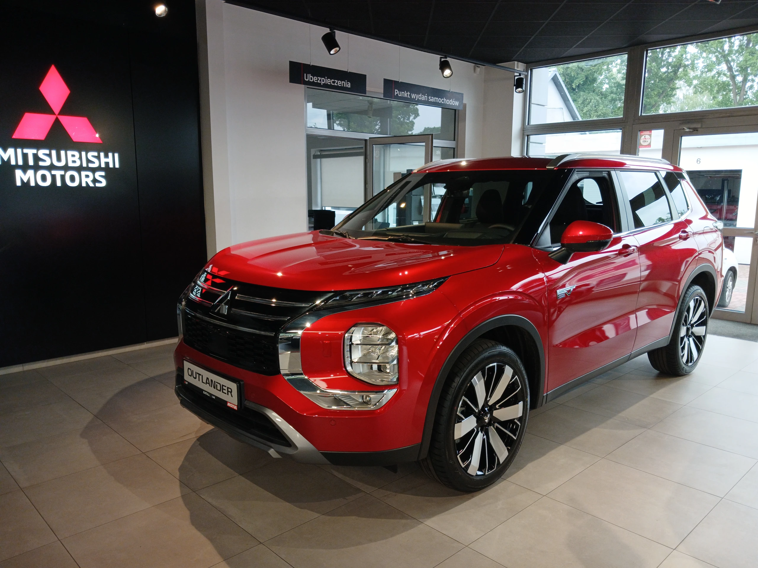 Outlander PHEV - Zdjęcie 1